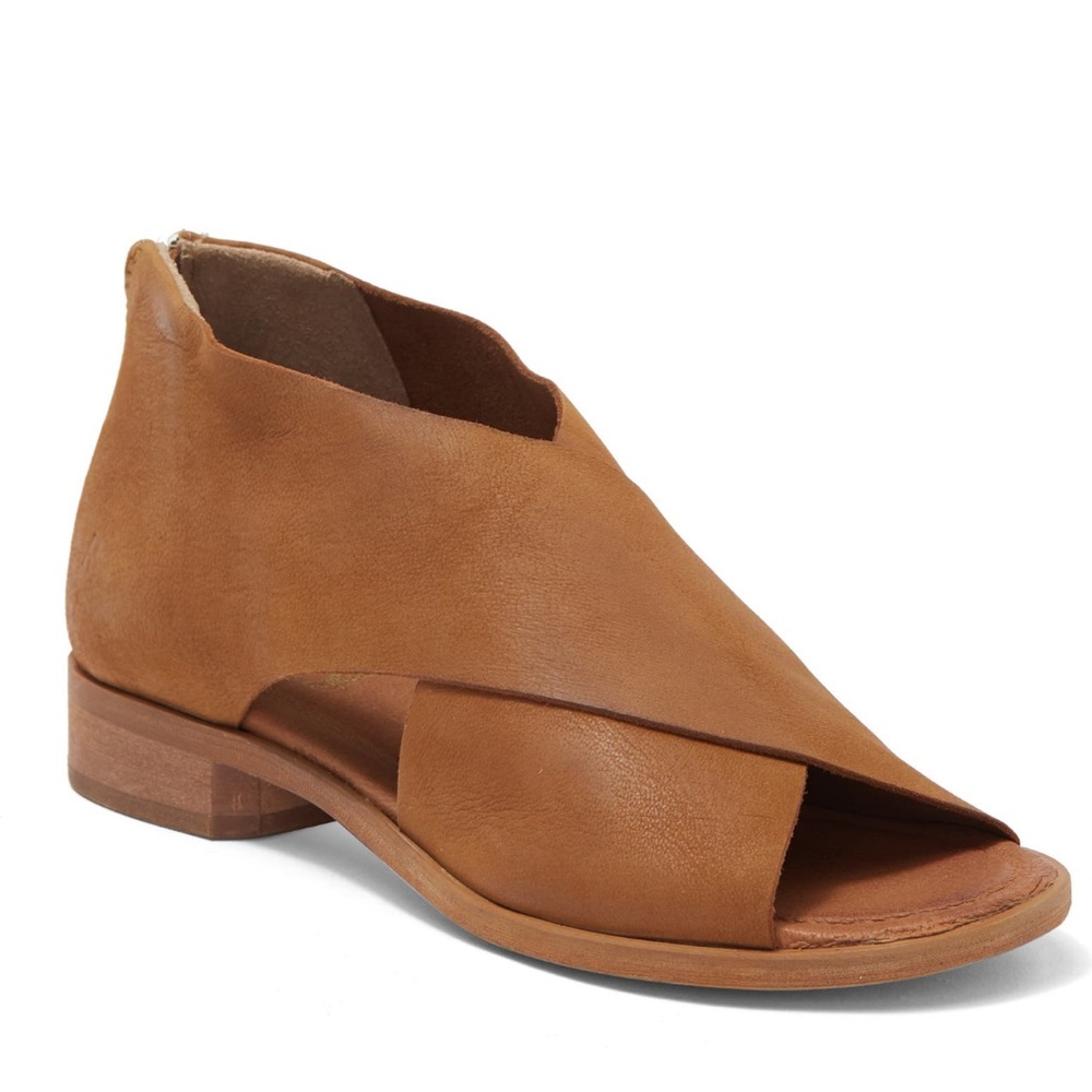 Roan by Bed Stu Betty Criss Cross Slip-On! Size 7.5! Like New Condition! Tan!